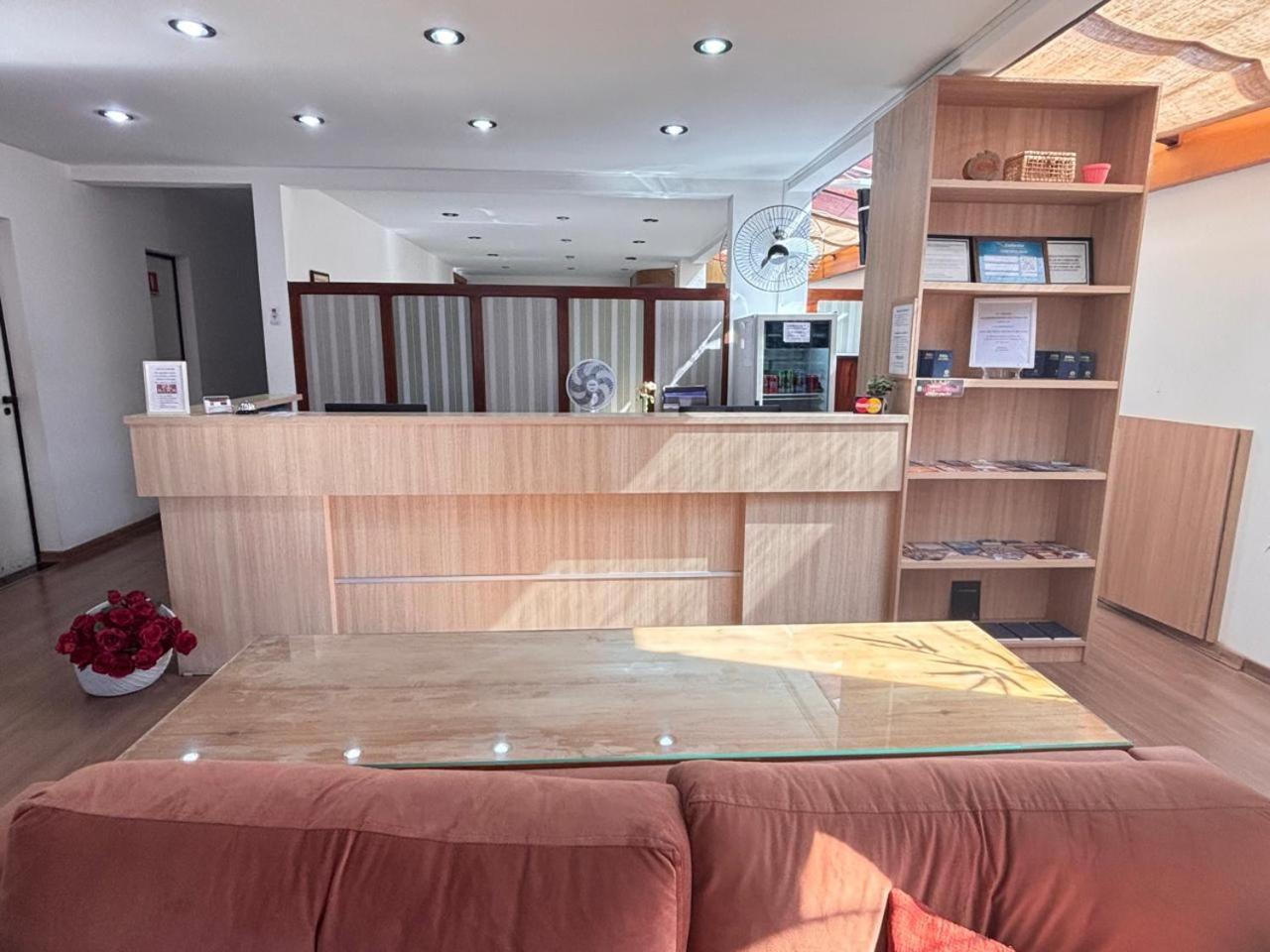 Six's Hotel