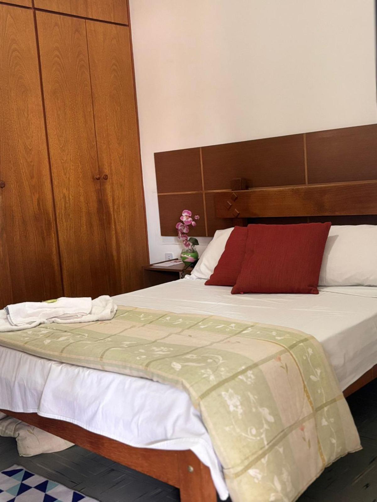 Six's Hotel