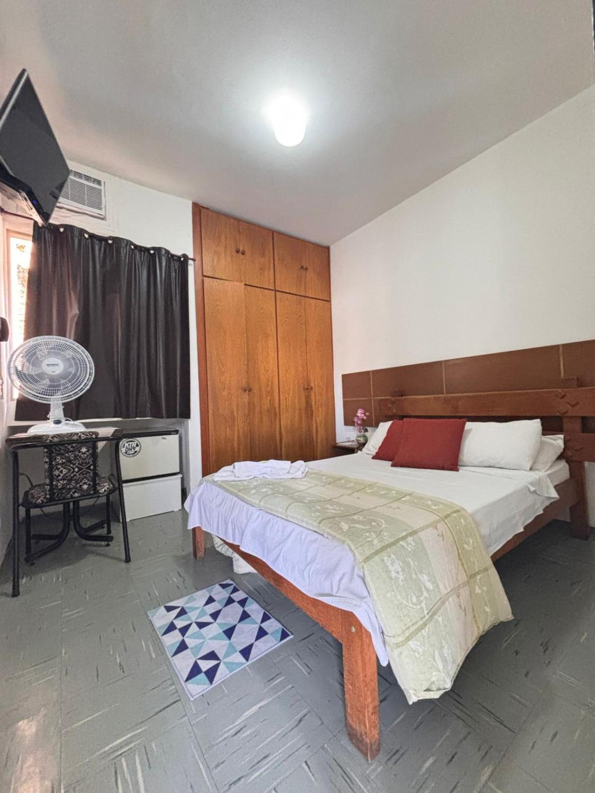 Six's Hotel